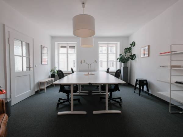 Modernes Office am Gärtnerplatz in München-Glockenbachviertel — Bild 1