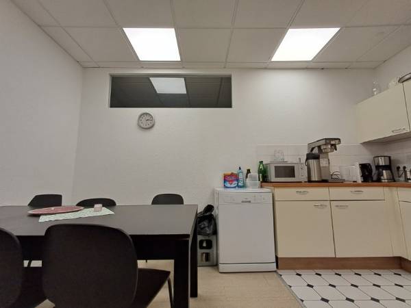 Heller Büroraum in ruhiger Bürogemeinschaft in Frankfurt Innenstadt — Bild 7