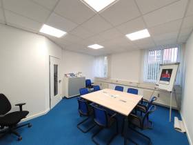 Ruhige Büroräume mit Blick ins Grüne 2 Räume mit eigener Teeküche