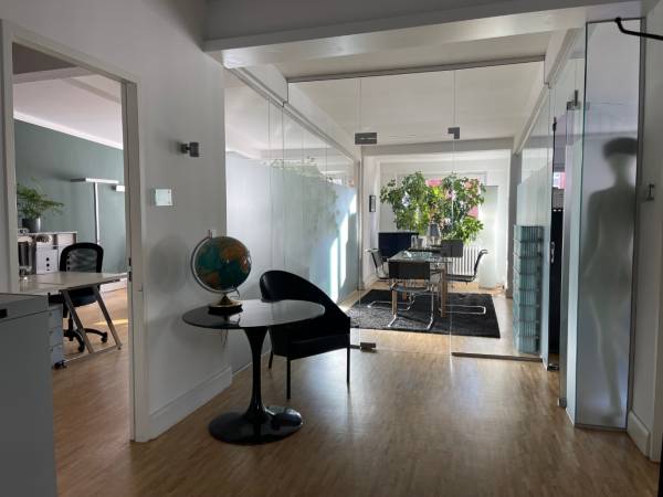 Sonnendurchflutete Bürogemeinschaft im Kontorhaus in Hamburg-Altstadt — Bild 1