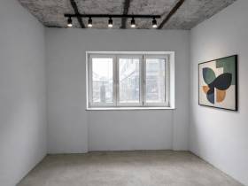 Moderne Loft-Büros mit Gemeinschaftsbereich