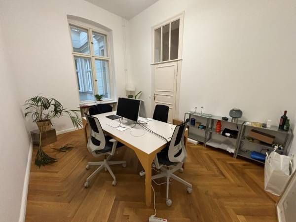 Abschließbares Büro in Berlin (Mitte) – Kreative Bürogemeinschaft in Berlin-Mitte mit Blick ins Grüne — Bild 1