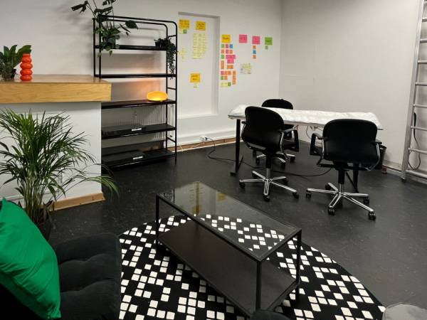 Kreativer Coworking Space & flexible Büros im 60er-Jahre-Stil in Köln — Bild 7