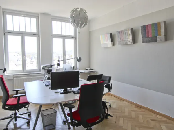 Abschließbares Büro in Plauen – Helle Büroräume in repräsentativer Bürogemeinschaft in Plauen-Zentrum — Bild 2