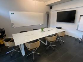 Moderner Büroraum  möbliert in Bürogemeinschaft 