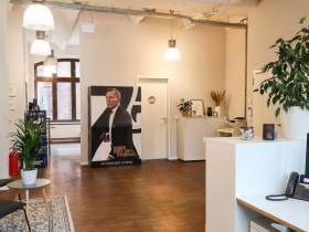 Schreibtische frei in Loftbüro /Desks available in loft office mieten