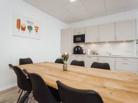 Lichtdurchflutete Bürogemeinschaft mit Dachterrassen in