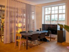 Arbeitsplatz in Atelierbüro zu verrmieten