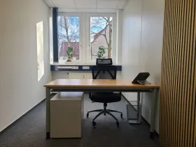 Renovierte Bürogemeinschaft mit Garten in Lokstedt, Hamburg