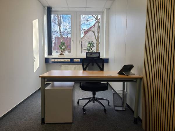Abschließbares Büro in Hamburg (Lokstedt) – Renovierte Bürogemeinschaft mit Garten in Lokstedt, Hamburg — Bild 1