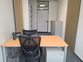 Renovierte Bürogemeinschaft mit Garten in Lokstedt, Hamburg
