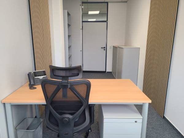 Abschließbares Büro in Hamburg (Lokstedt) – Renovierte Bürogemeinschaft mit Garten in Lokstedt, Hamburg — Bild 2