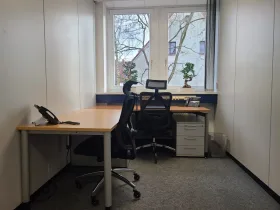 Renovierte Bürogemeinschaft mit Garten in Lokstedt, Hamburg