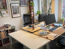 1 Schreibtisch in schöner Kreativ-Bürogemeinschaft – gute Lage