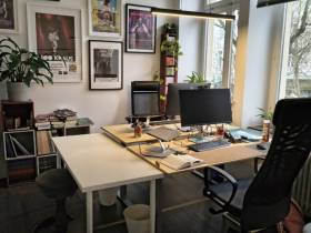 1 Schreibtisch in schöner Kreativ-Bürogemeinschaft – gute Lage