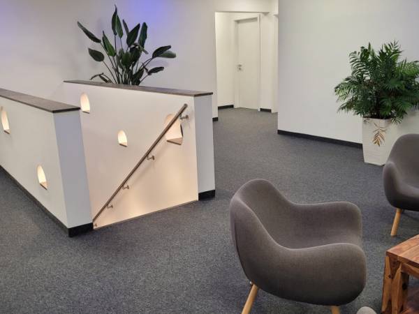 Helle und moderne Büros mit Naturblick in Kist — Bild 5