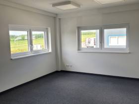 Green Office. Helles und moderns Büro im Grünen