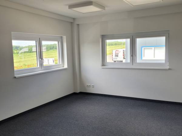 Helle und moderne Büros mit Naturblick in Kist — Bild 3