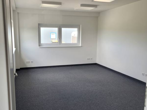 Helle und moderne Büros mit Naturblick in Kist — Bild 4