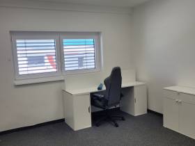 Green Office. Helles und moderns Büro im Grünen