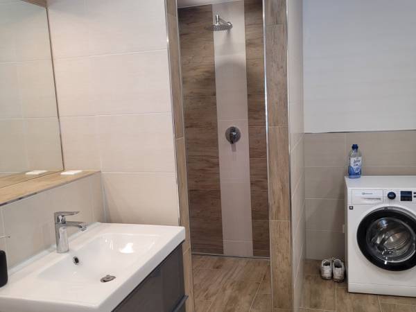 Helle und moderne Büros mit Naturblick in Kist — Bild 7