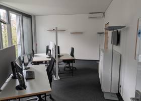 Büro mit 4 Arbeitsplätzen