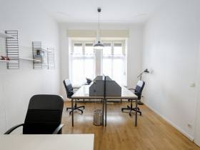 Riesiger, frisch renovierter,neu ausgestatteter Büroraum