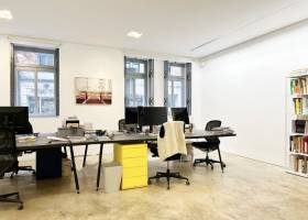 Schreibtisch-/Arbeitsplatz – Foto 1
