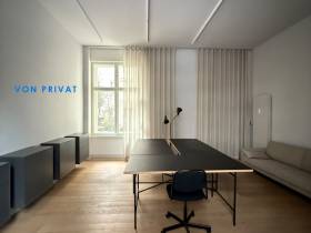 Büroraum 1 mit Gartenzugang