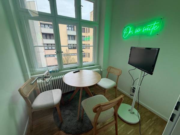 Schreibtischplatz in Berlin (Kreuzberg) – Lichtdurchflutetes Altbau-Büro in Bürogemeinschaft in Berlin-Kreuzberg — Bild 4