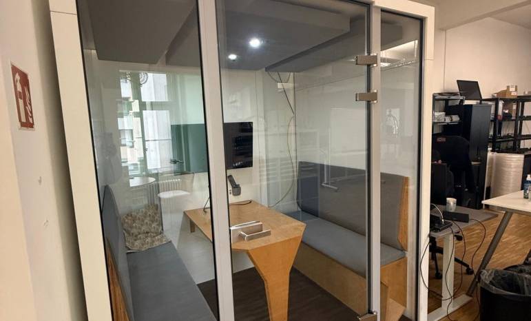 Lichtdurchflutetes Altbau-Büro in Bürogemeinschaft in Berlin-Kreuzberg