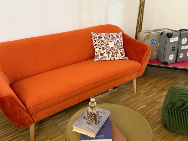 Schreibtischplatz in Berlin (Kreuzberg) – Lichtdurchflutetes Altbau-Büro in Bürogemeinschaft in Berlin-Kreuzberg — Bild 8