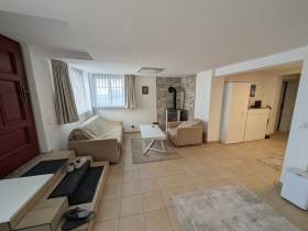 Büro und Besprechungsraum mit Vollausstattung inkl. Küche und  Dusche