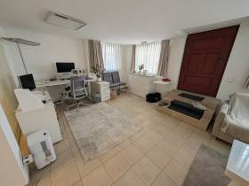 Büro und Besprechungsraum mit Vollausstattung inkl. Küche und  Dusche