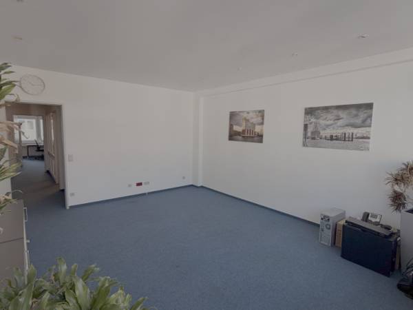 Sehr helle Büroräume in netter Bürogemeinschaft in Hamburg-Neustadt — Bild 4