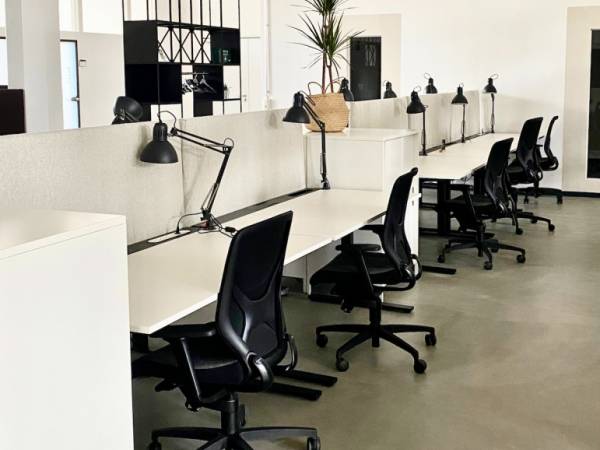 Moderner Business Center mit Büros & Coworking-Plätzen in — Bild 2