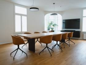 Vollständig ausgestattetes Doppelbüro im Herzen der Altstadt