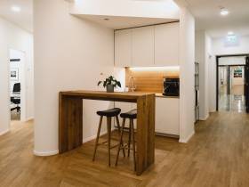 Vollständig ausgestattetes Doppelbüro im Herzen der Altstadt