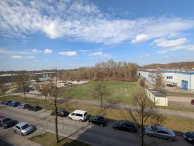 Helles möbliertes hochwertiges und modernes Büro