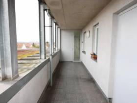 Frisch renoviertes, helles Büro mitten im Ort