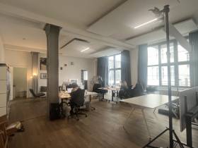 Zwei Arbeitsplätze in heller Kreativagentur in Berlin Mitte / Prenzlauer Berg zu vermieten