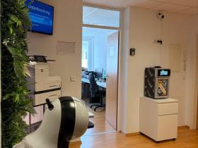 Schreibtischplatz in gepflegtem Büro in Saarbrücken zu vermieten.