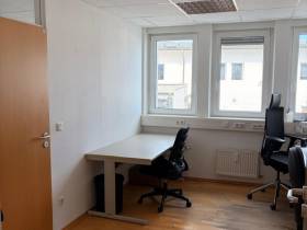 Schreibtischplatz in gepflegtem Büro in Saarbrücken zu vermieten.