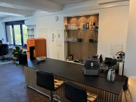 Büro im beglischen Viertel - Schreibtisch in Agentur-Bürogemeinschaft