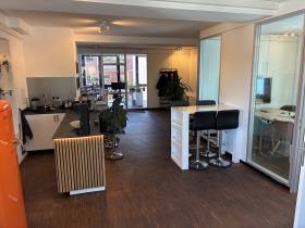 Büro im beglischen Viertel - Schreibtisch in Agentur-Bürogemeinschaft
