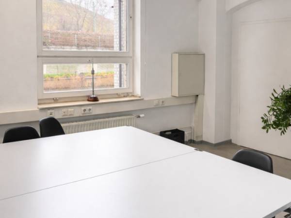 Kreatives Loftbüro in historischer Fabrik in Stuttgart-Untertürkheim — Bild 3