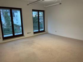 Büroraum, mehrere Räume oder Fläche