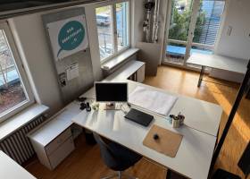Schreibtischarbeitsplatz im modernen Gemeinschaftsbüro zur Untermiete – Foto 1