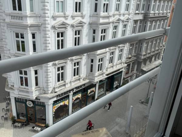 Helles Einzelbüro in repräsentativer Bürogemeinschaft Hamburg-Neustadt — Bild 2