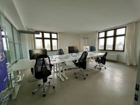 Studio-Office von Design-Agentur zur Untermiete